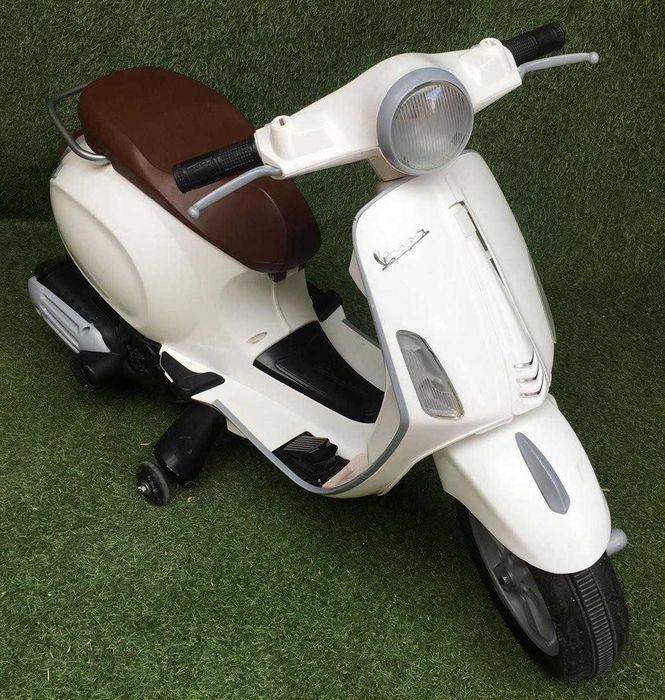 Mota eléctrica para crianças +3 anos. Carregador incluído. SEM BATERIA
