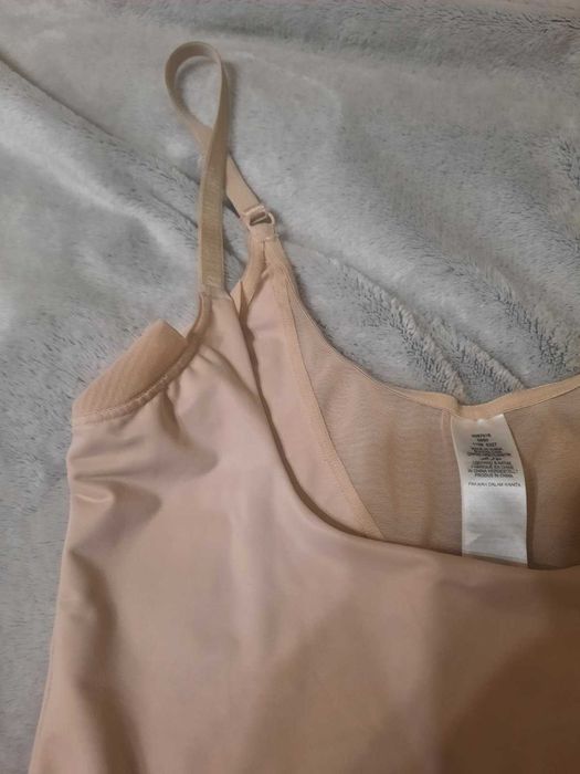 Коригуюча білизна під плаття