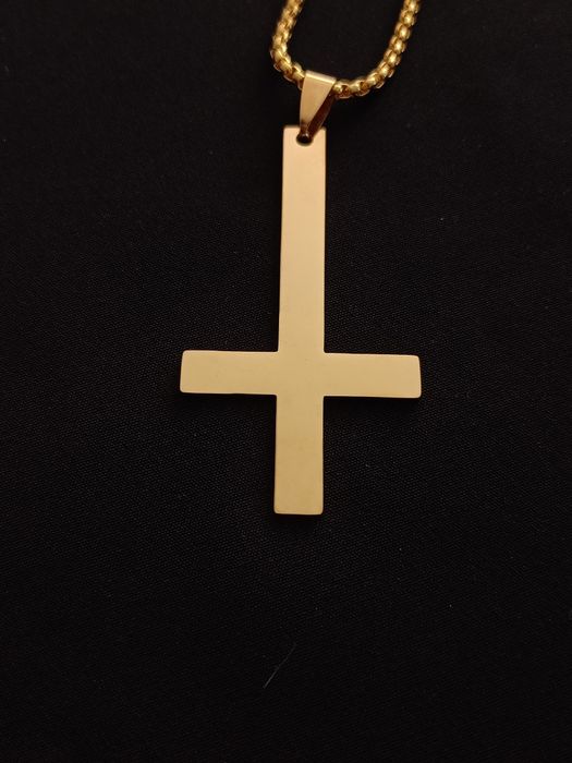 Naszyjnik Krzyż odwrócony w kolorze złotym z łańcuszkiem