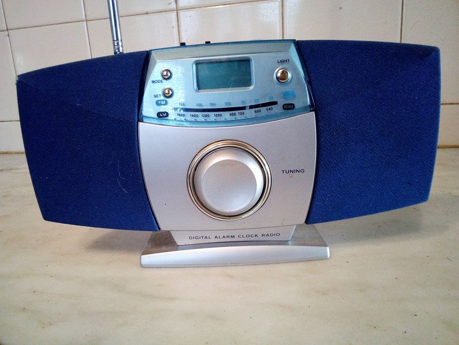 Rádio Despertador Antigo (Avaria)