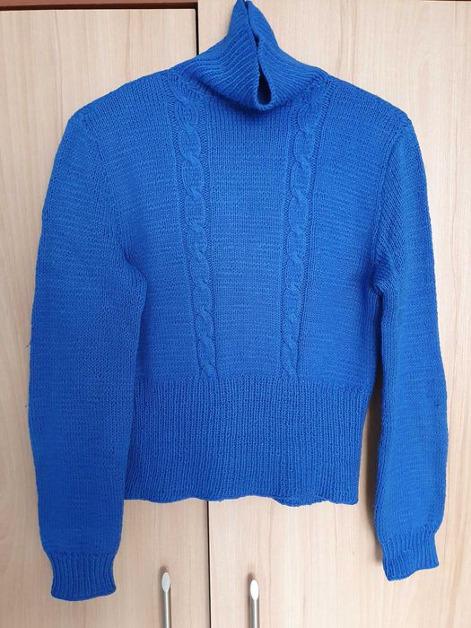 Niebieski sweter z golfem, ręcznie robiony, ~S-M