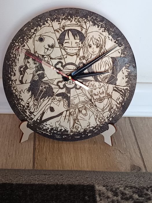 Zegar 20 cm sklejka  z bohaterami anime