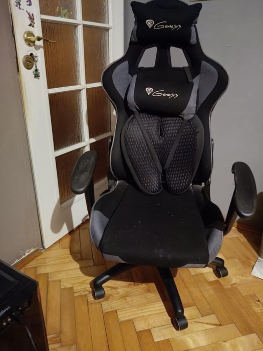 Fotel Genesis z poduszka pod głowę