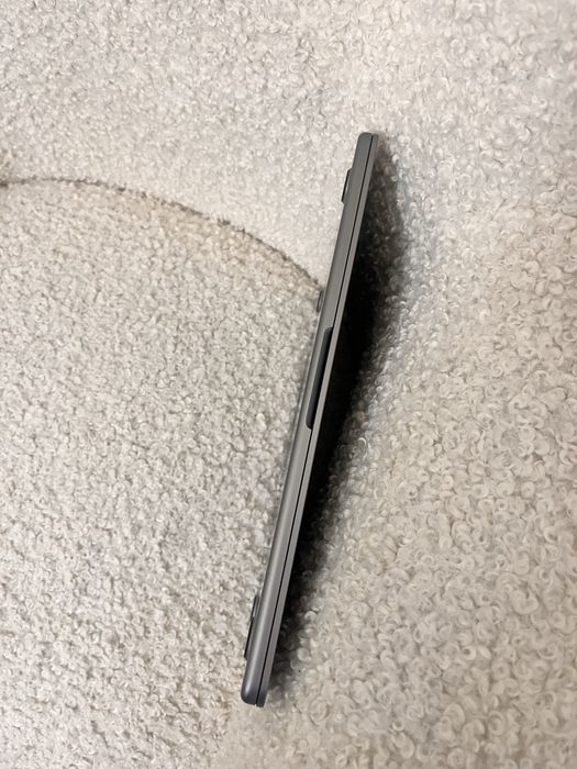 Macbook air 13 M2 2022 8/256gb 100% батарея