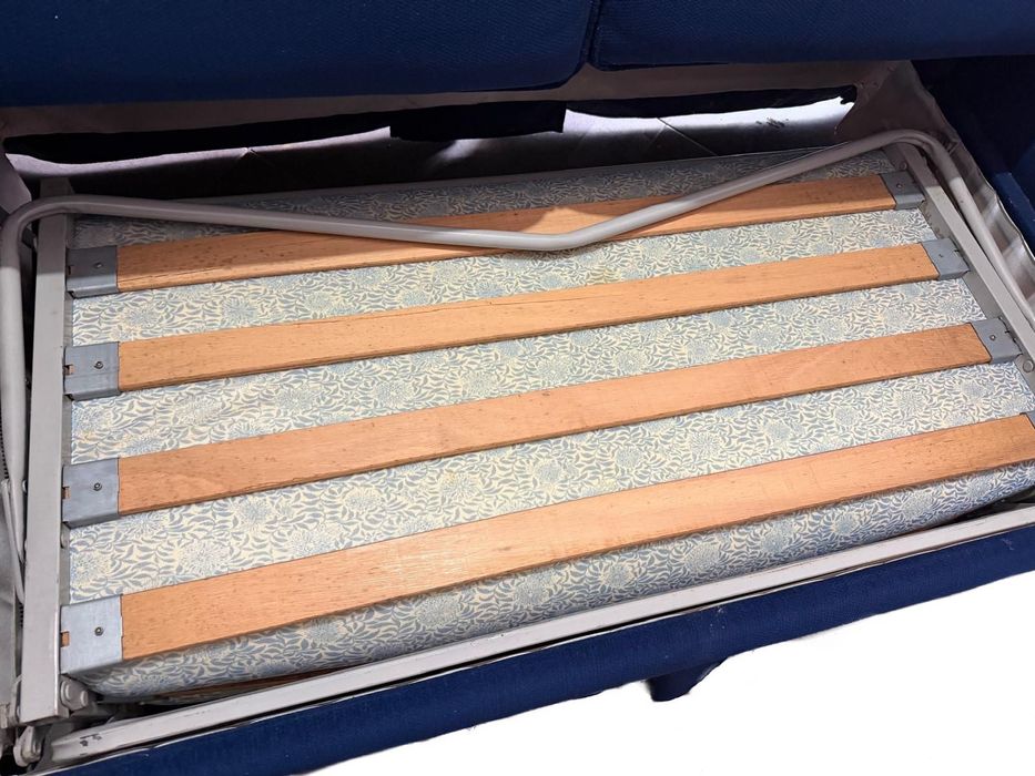 Sofá cama de tecido azul de óptima qualidade