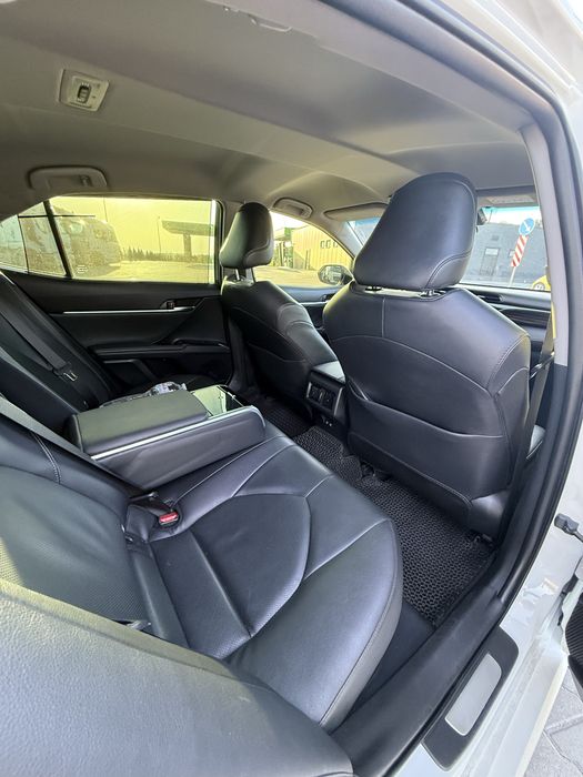 Продам офіційну Toyota Camry Hybrid 2019 року у максимальній комплектації Premium Plus
