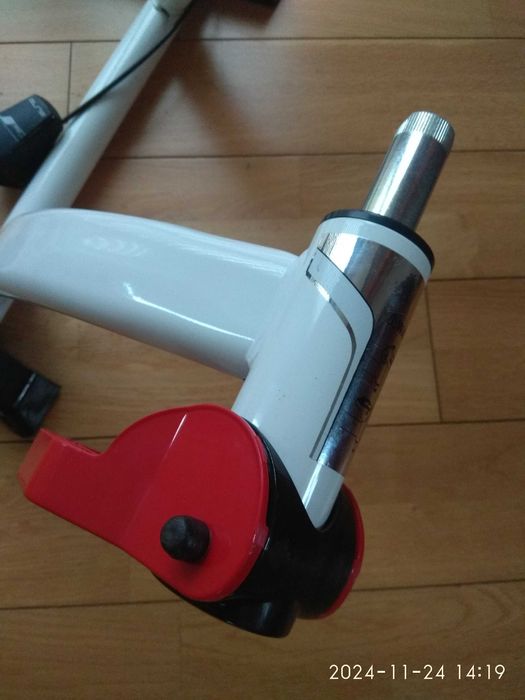 Trenażer pod rower ELITE Qubo Power Mag Smart B+
