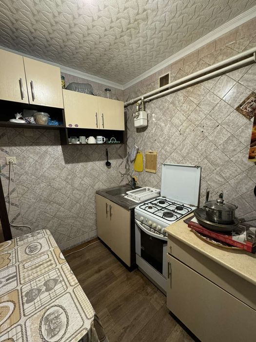 Сдам 1 комнатную квартиру на 1 м этаже в районе аэропорта