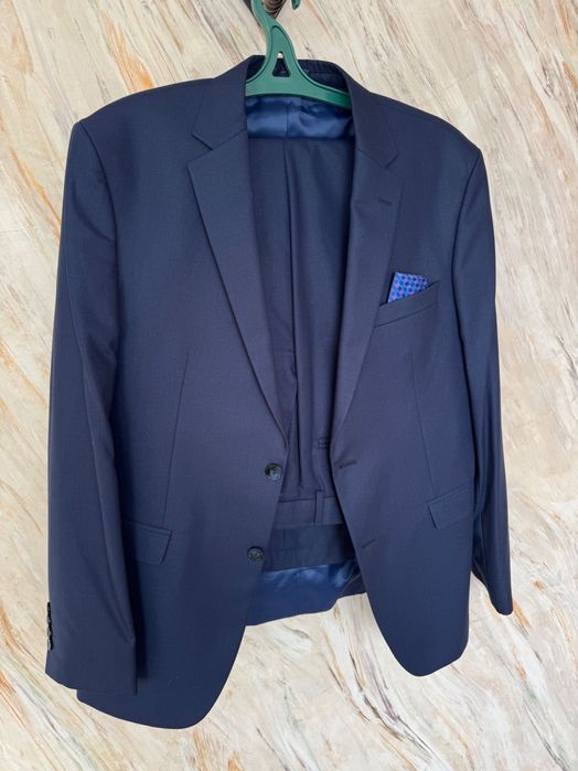 Чоловічий класичний костюм