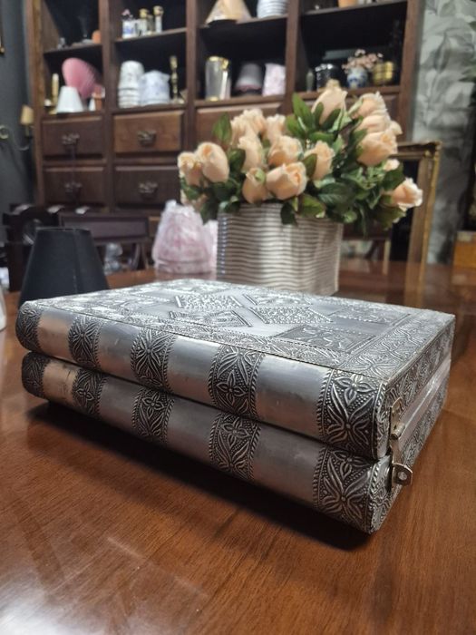 Porta-Joias Vintage Indiano "Vanity Case"- Estilo Livro em Metal.