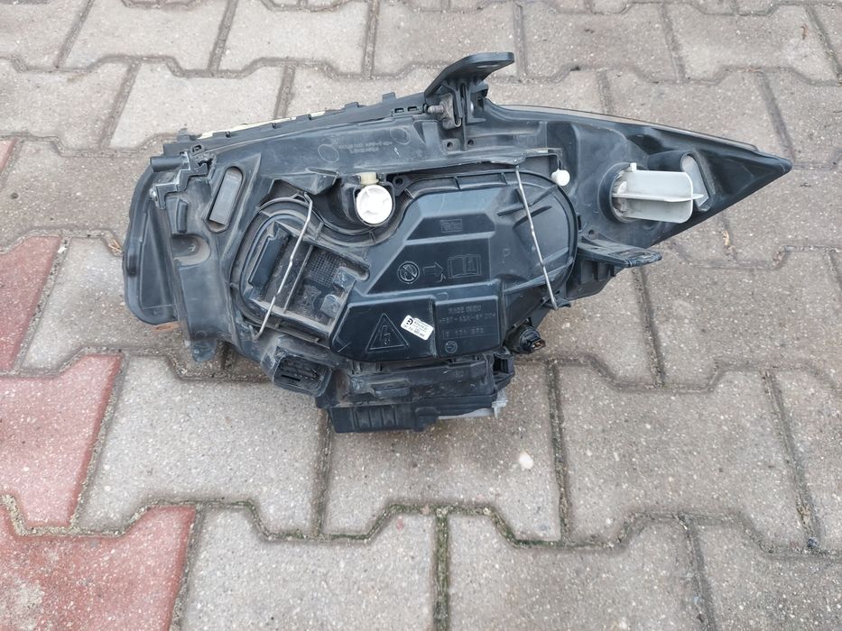 Lampa reflektor BMW E81 E82 E87 E88 xenon skrętna dynamic prawa