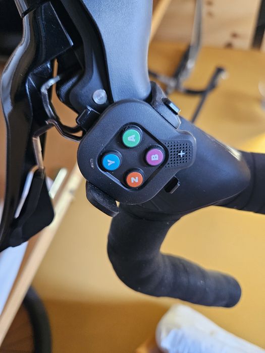 ELITE Suito-T Smart Cycling trainer + ZWIFT COG & CLICK