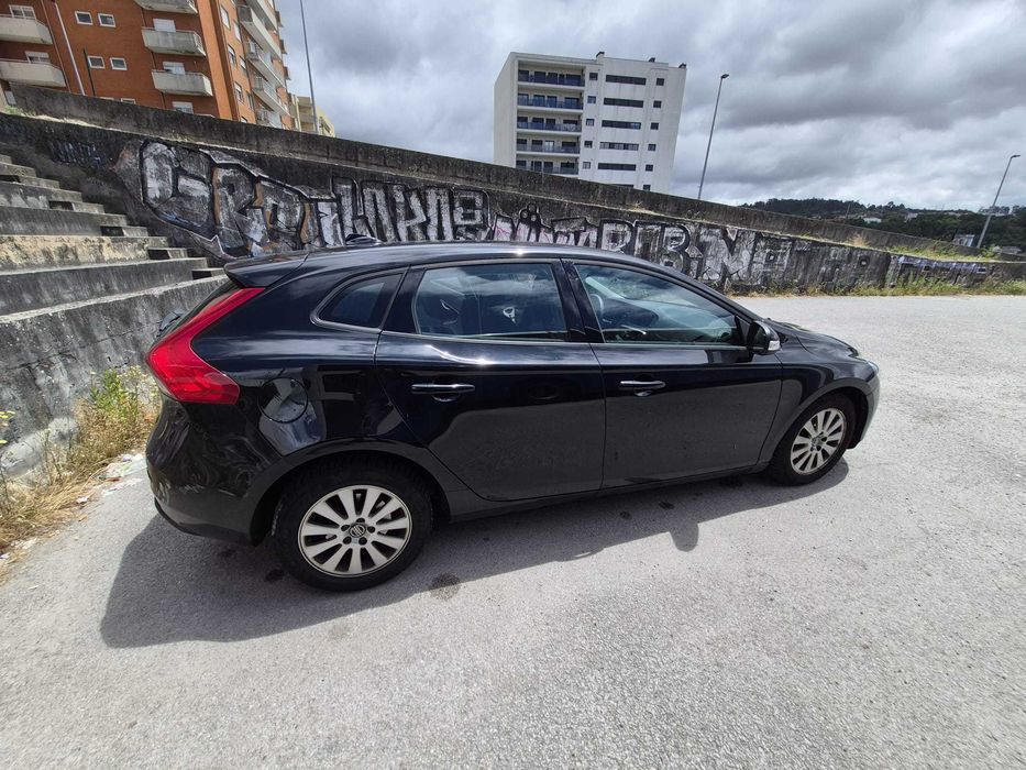 Volvo V40 D2 120 cv | 2016 | 162.000 km | Bom estado geral