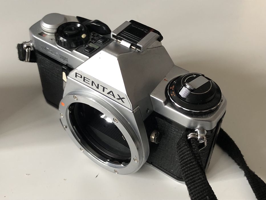 Pentax ME Super + 28mm f/2.8 + 50mm f/1.4 + mala de proteção