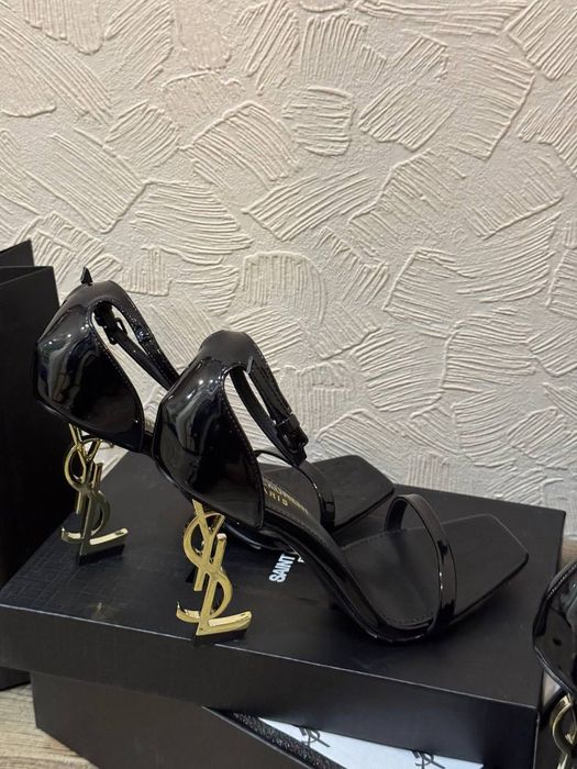 Женские черные босоножки на золотом каблуке YSl Opyum Yves Saint