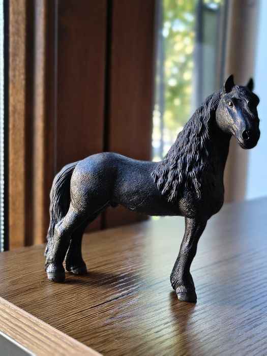 Schleich trzy konie fryzyjskie