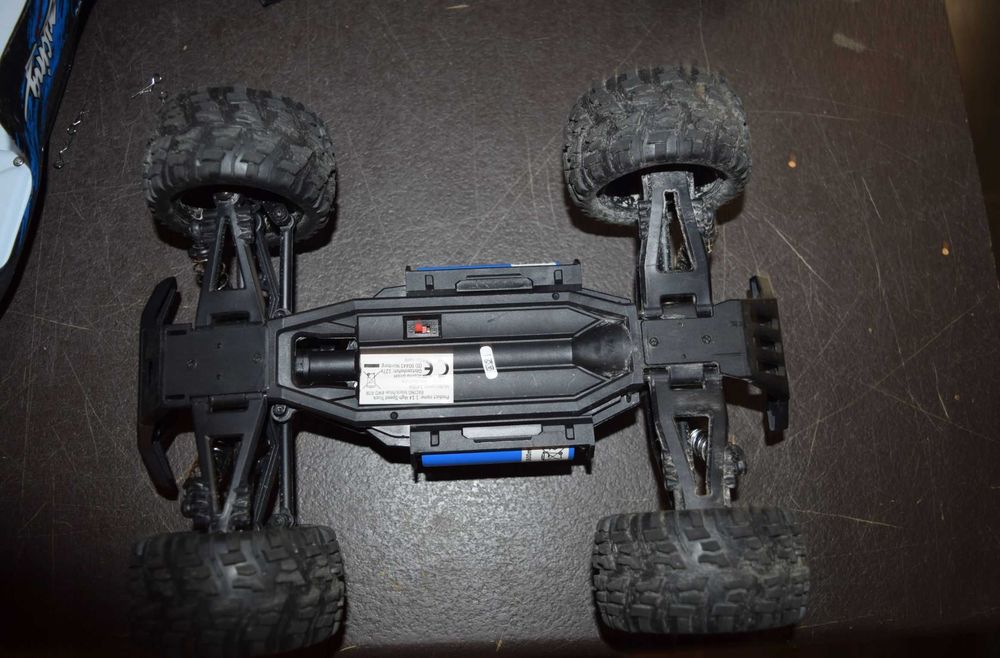 Absima RC Monster Truck 14004 RTR + AA Gratis