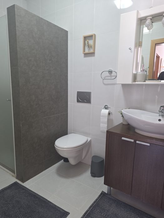 Apartamento T2 c/ garagem fechada, para arrendamento!!
