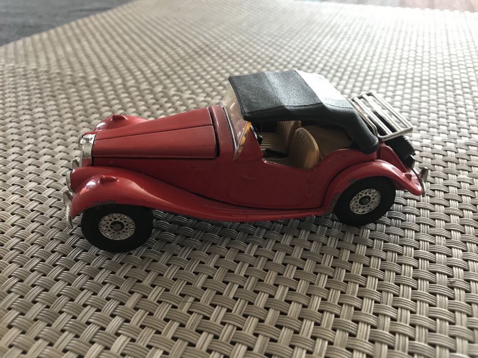 Модель автомобіля 1/43