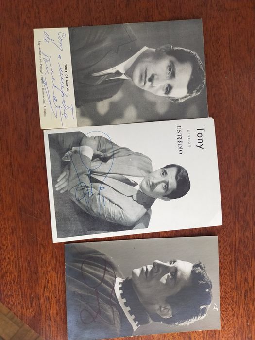 Foto e postais assinados e um com dedicatória do  cantor Tony de Matos