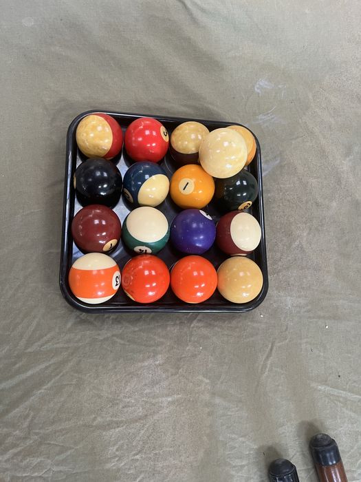 Mesa de snoker e maquina imperial