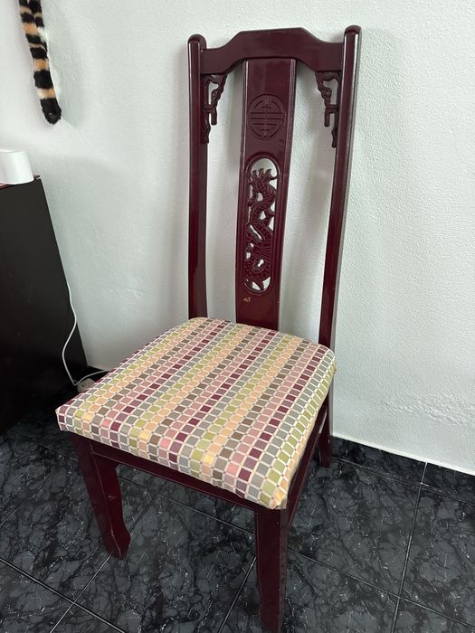 Cadeira de sala, motivos orientais
