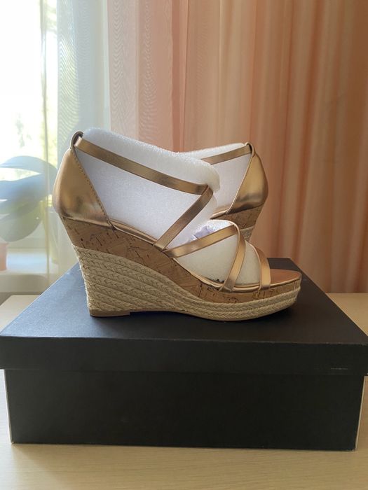 Красивые босоножки