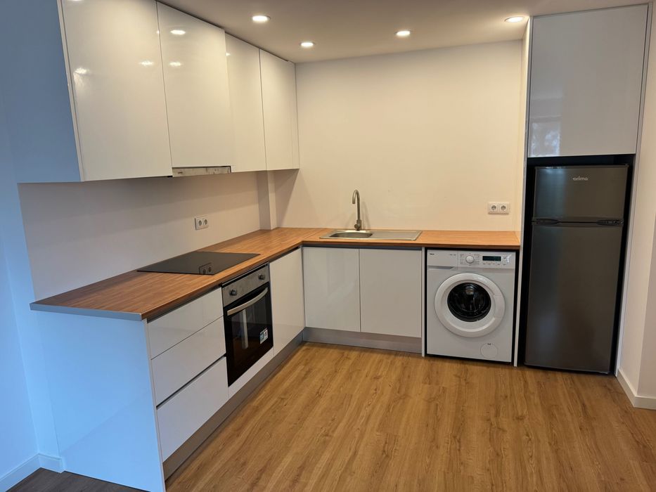Cozinhas novas completas e armários novos de obra embargada