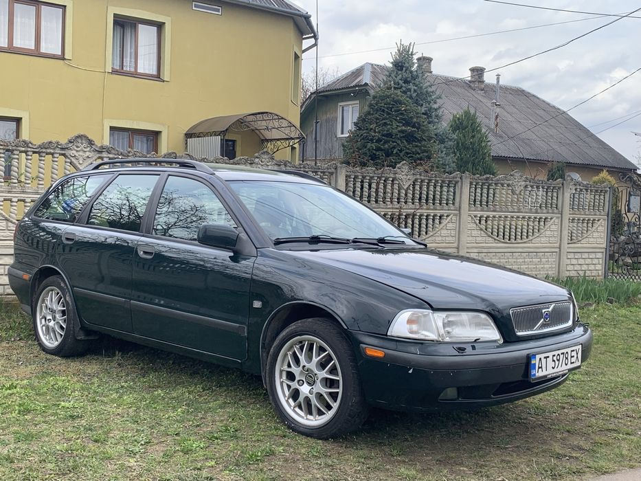 Продам volvo v40 2.0 бенз