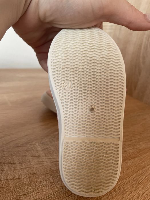 Взуття для дівчинки