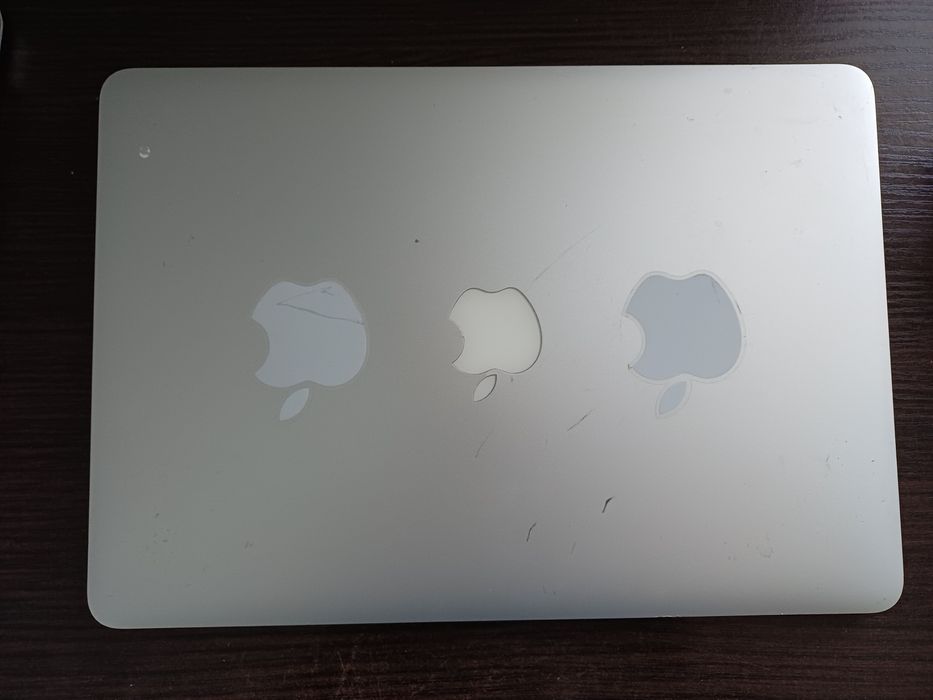Продам MacBook  Air Model:1466
