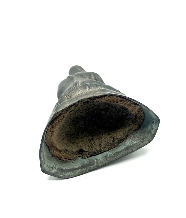 Buda em ferro antigo