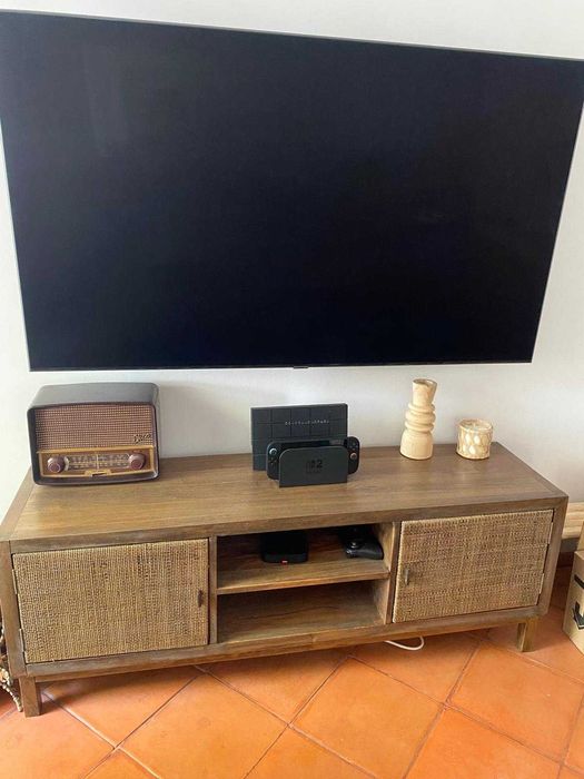 Móvel TV | Madeira escura | AREA | 150x40x56cm