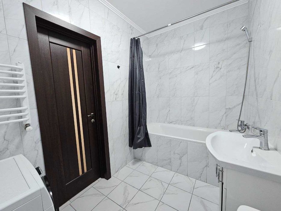 Продається 1-кімнатна квартира площею 42 м² по вулиці Хоткевича.