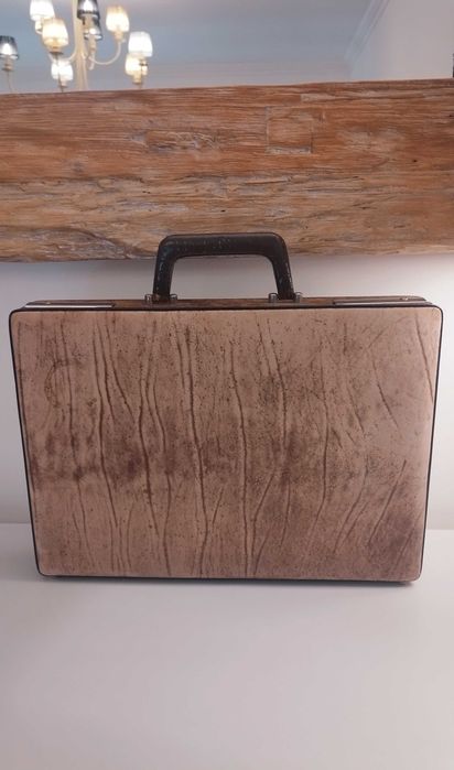 Mala executivo muito antiga - para decoração ou mesmo arrumação