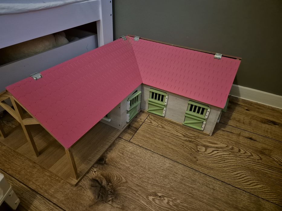 Drewniana stajnia HIPO