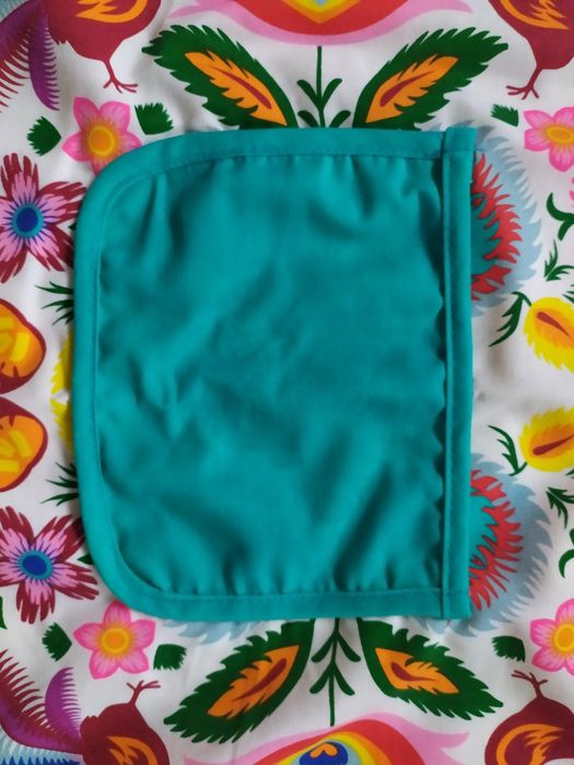 Fartuch kuchenny ze wzorem łowickim