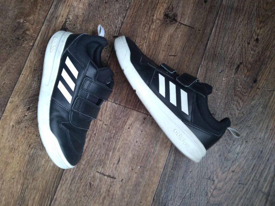 Czarne chłopięce buty adidas na rzepy rozmiar 34
