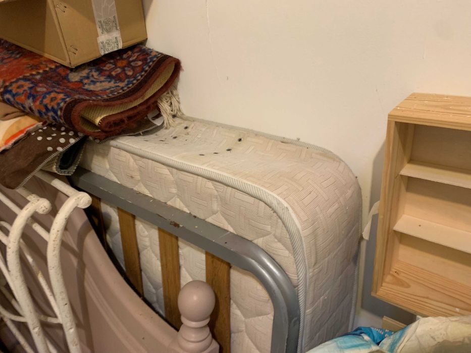 Colchão branco de casal