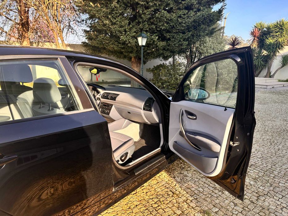 BMW Série 1 116i (Gasolina) – 2006 – 167.380 km – Excelente Estado