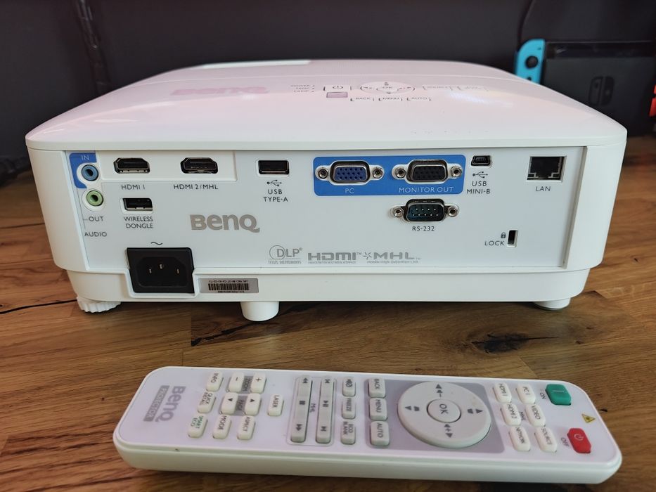Projektor DLP BenQ MH733 biały + torba + kabel hdmi