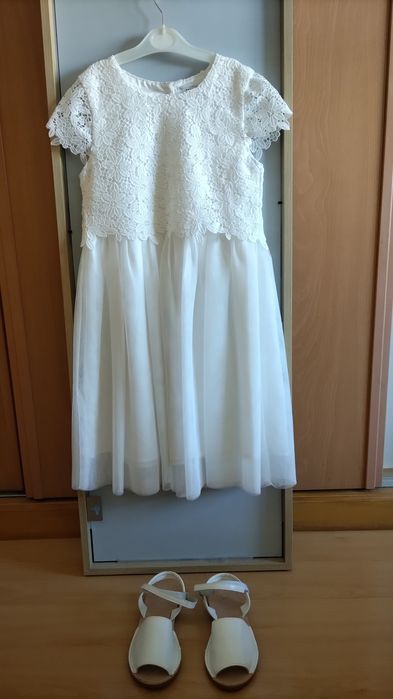 Vestido e sandálias de criança para cerimónia