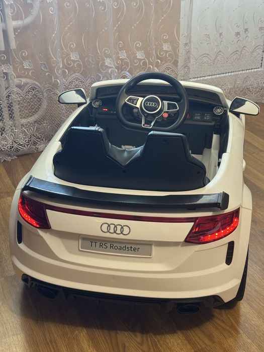 Продам детский электроавтомобиль Audi TT RS Quattro