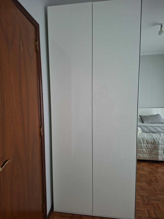 Armários praticamente novo, pouco uso.