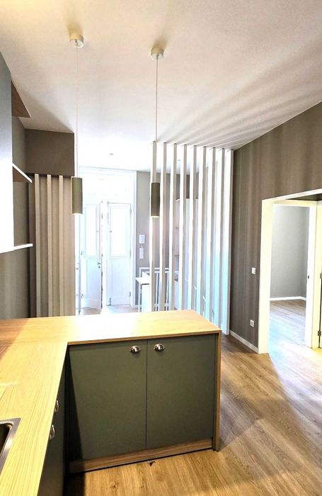Moradia T2 Renovada + Amplo Salão c/ Luz Natural