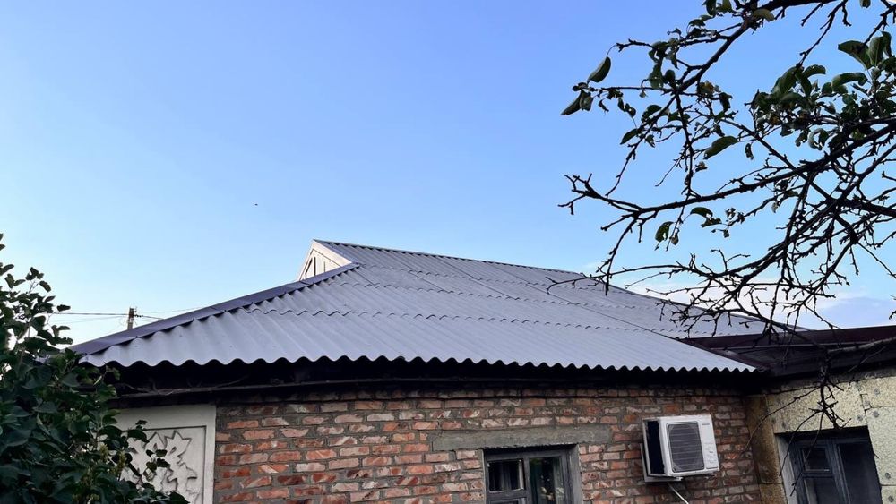 Ремонт шиферной крышы, монтаж, демонтаж, установка коньков, ветровых.