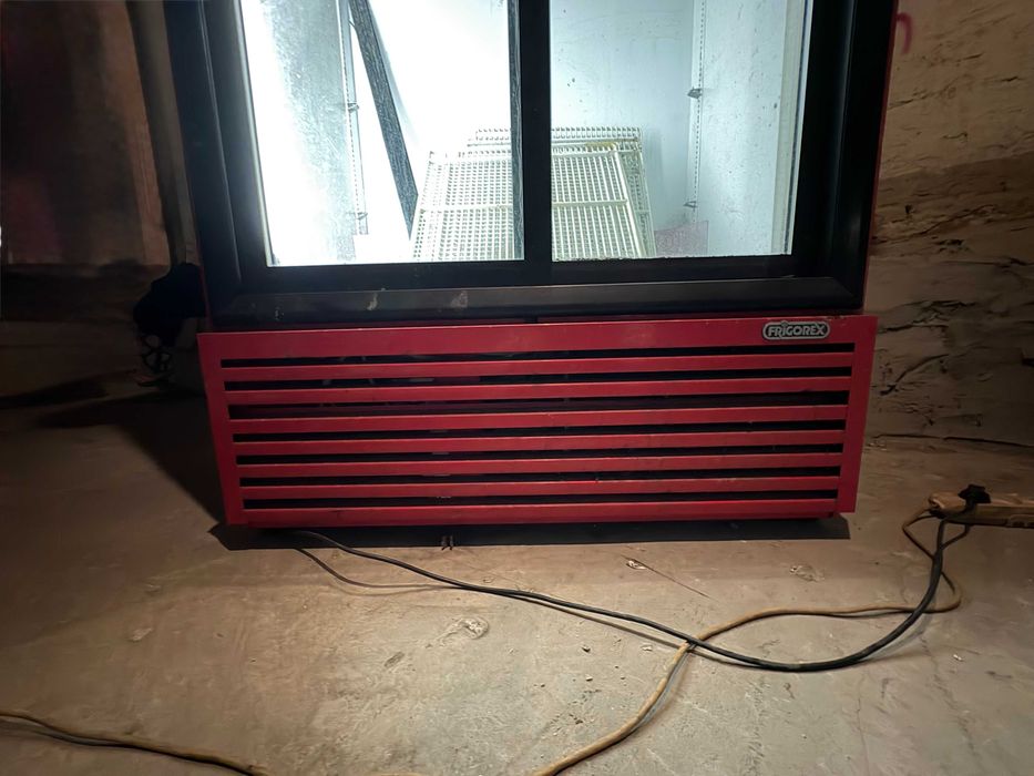 Большой холодильник