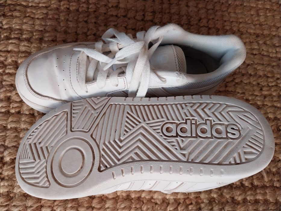 Ténis Adidas brancos