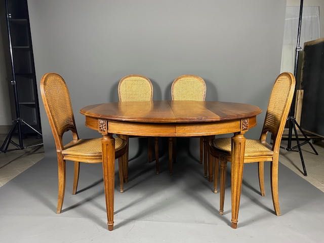 Jadalnia, kredens, stół, serwantka 1920r