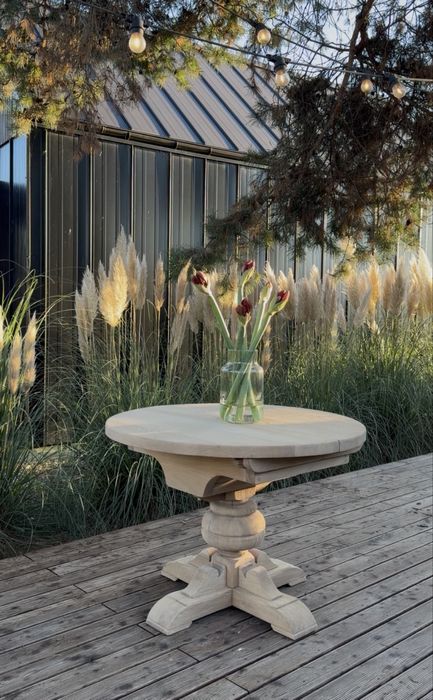 Ludwikowska komoda w stanie surowym